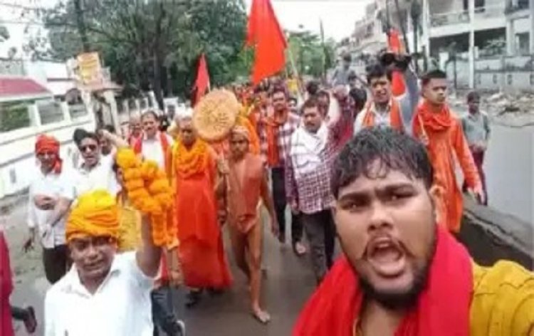 छत्तीसगढ़ धरती की चारों दिशाएं हुई भगवामय, राममय हुआ माहौल, शोभायात्रा में संतों पर फूलों की बारिश