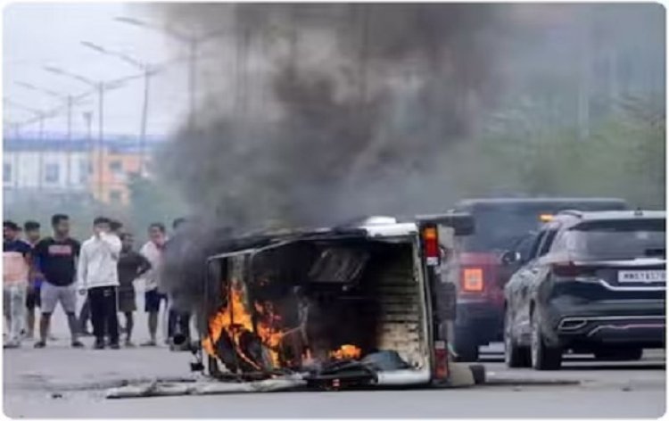 गोली से घायल बच्चे को अस्पताल ले जा रहे थे, कि दंगाइयों ने  एंबुलेंस को कर दिया आग के हवाले