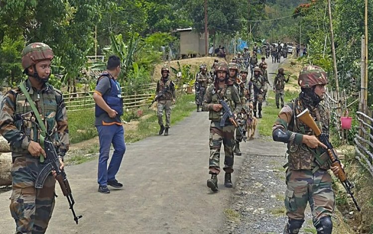 मणिपुर हिंसा : सुरक्षाबलों ने किए उग्रवादियों के 12 बंकरों को नष्ट, 135 गिरफ्तार