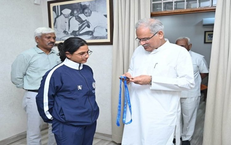 छत्तीसगढ़ की युवा तैराक अल्योशा ने राष्ट्रीय जनजातीय खेल महोत्सव में दो पदक जीते