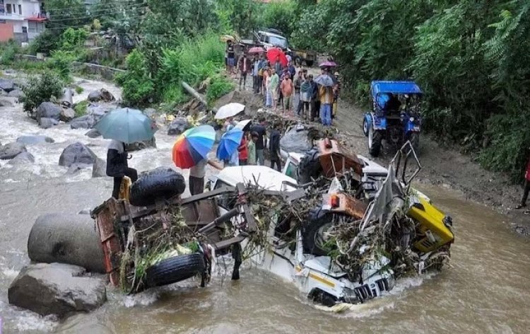 भूस्खलन से तबाही : उत्तराखंड में नदी-नाले उफान पर, कई लोग बहे, होटल जमींदोज