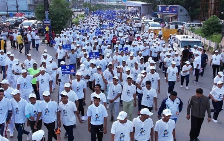 मतदाता जागरूकता के लिए मरीन ड्राइव में दौड़ा रायपुर