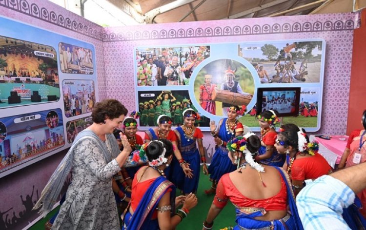 महिला समृद्धि सम्मेलन- छत्तीसगढ़ी संस्कृति में रंगी प्रियंका गांधी ने किया सुवा नृत्य