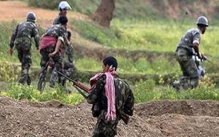 Naxalite : 36 लाख के 6 इनामी नक्सलियों ने किया आत्मसमर्पण..