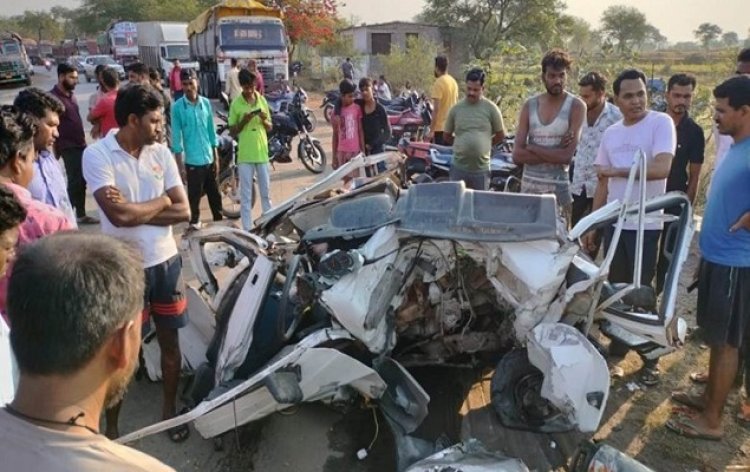 Accident : कैप्सूल वाहन ने मारुति वैन को मारी टक्कर, एक की मौत, एक गंभीर रूप से घायल