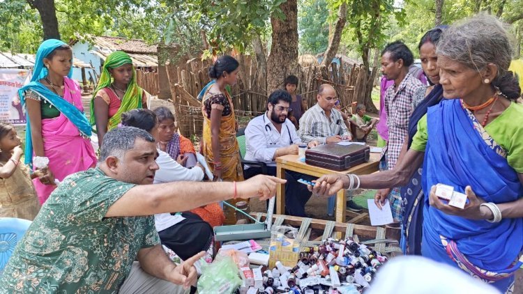 दूरस्थ वनांचल बैगा गांव में लगा स्वास्थ्य शिविर