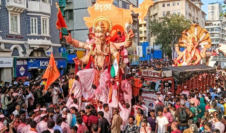 Ganpati विसर्जन के दौरान पत्थरबाजी, Ganesh जी मूर्ति पर फेंके गये पत्थर..