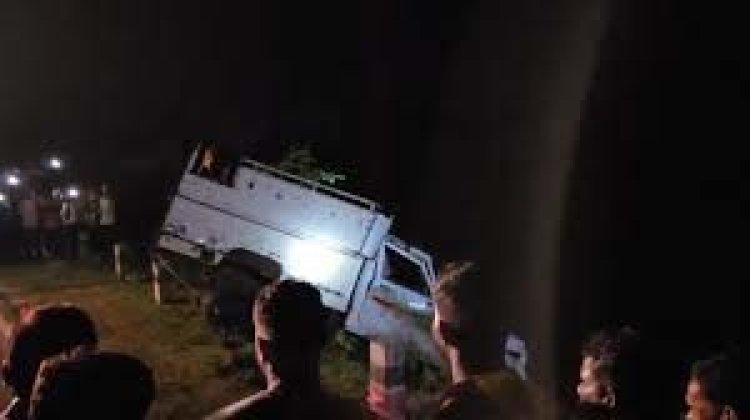 Accident: तेज रफ्तार पिकअप नहर में जा गिरी, 2 मासूम लापता