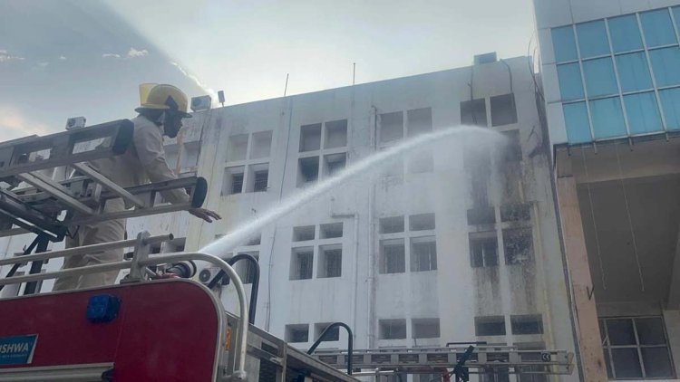 Fire : आंबेडकर अस्पताल में लगी भीषण आग, मचा हडकंप