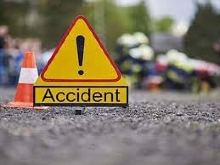 Raipur Accident: कार अनियंत्रित होकर पेड़ से टकराई, 4 घायल