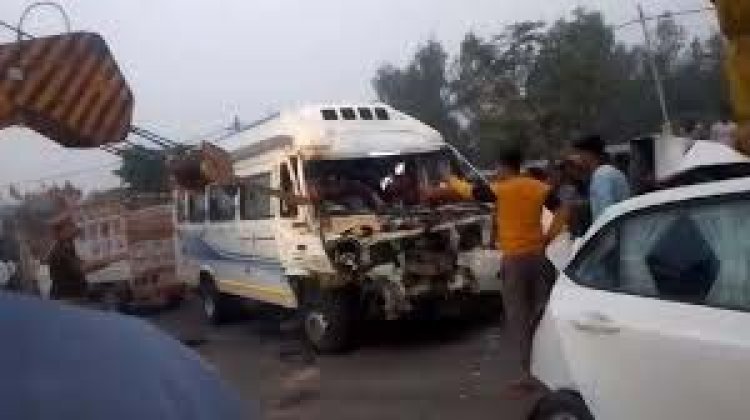 Ayodhya Accident : ट्रक से टकराई कार और ट्रैवलर, 3 लोगों की मौत, कई घायल..