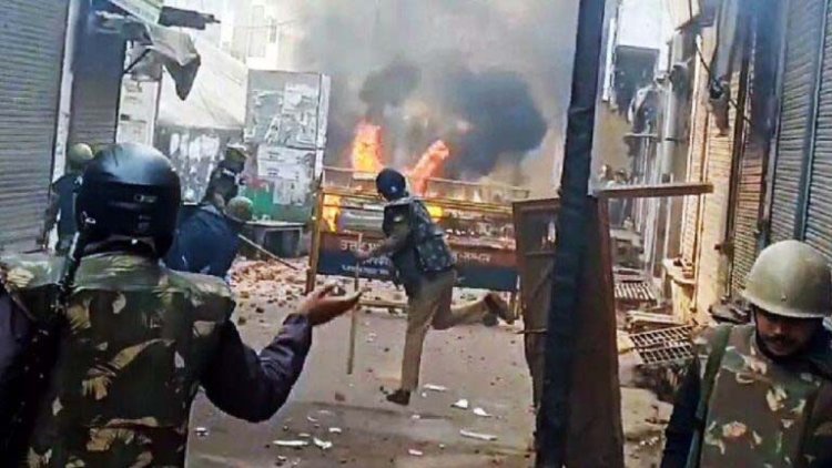 Sambhal Violence : हिंसा करने वालों से ही होगी नुकसान की वसूली, चौराहों पर लगेंगे पत्थरबाजों के पोस्टर..