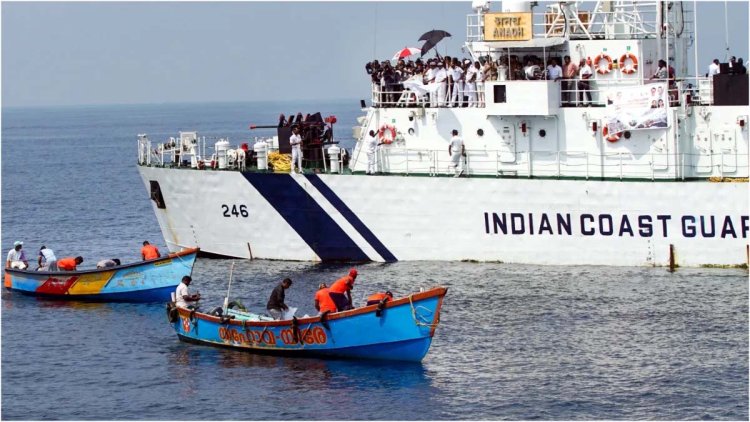 Indian Coast Guard ने 78 बांग्लादेशी मछुआरों को भारतीय सीमा में धर दबोचा..