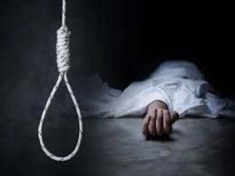 Suicide: ट्रेन के अंदर युवक ने फांसी लगाकर की आत्महत्या, मचा हड़कंप