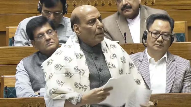 Parliament : Rajnath Singh का कांग्रेस पर हमला, कहा- संविधान की कॉपी जेब में रखकर घूमते हैं..