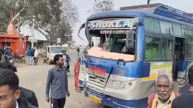 Janjgir-Champa Accident : टैंकर और बस में भीषण टक्कर, एक दर्जन से अधिक यात्री घायल..