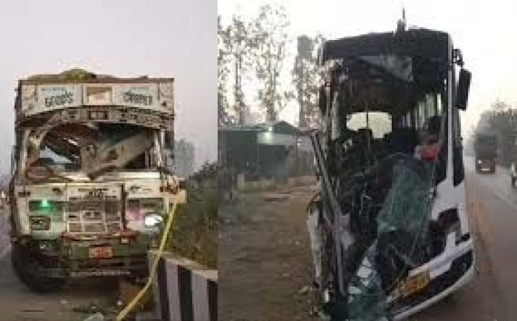 School Bus Accident: पिकनिक से लौटने के दौरान स्कूल बस और ट्रक की भीषण भिड़ंत, 2 की मौत; 12 बच्चे घायल..